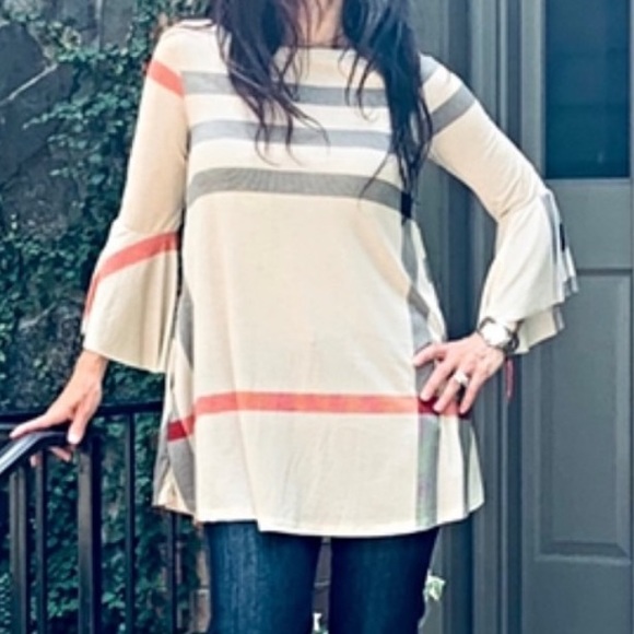 Tops - ✨LAST ✨Beige plaid swing tunic with side pockets
